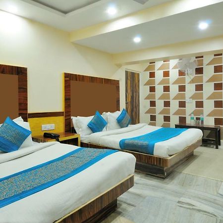 Hotel Lahorimal Deluxe Ню Делхи Екстериор снимка