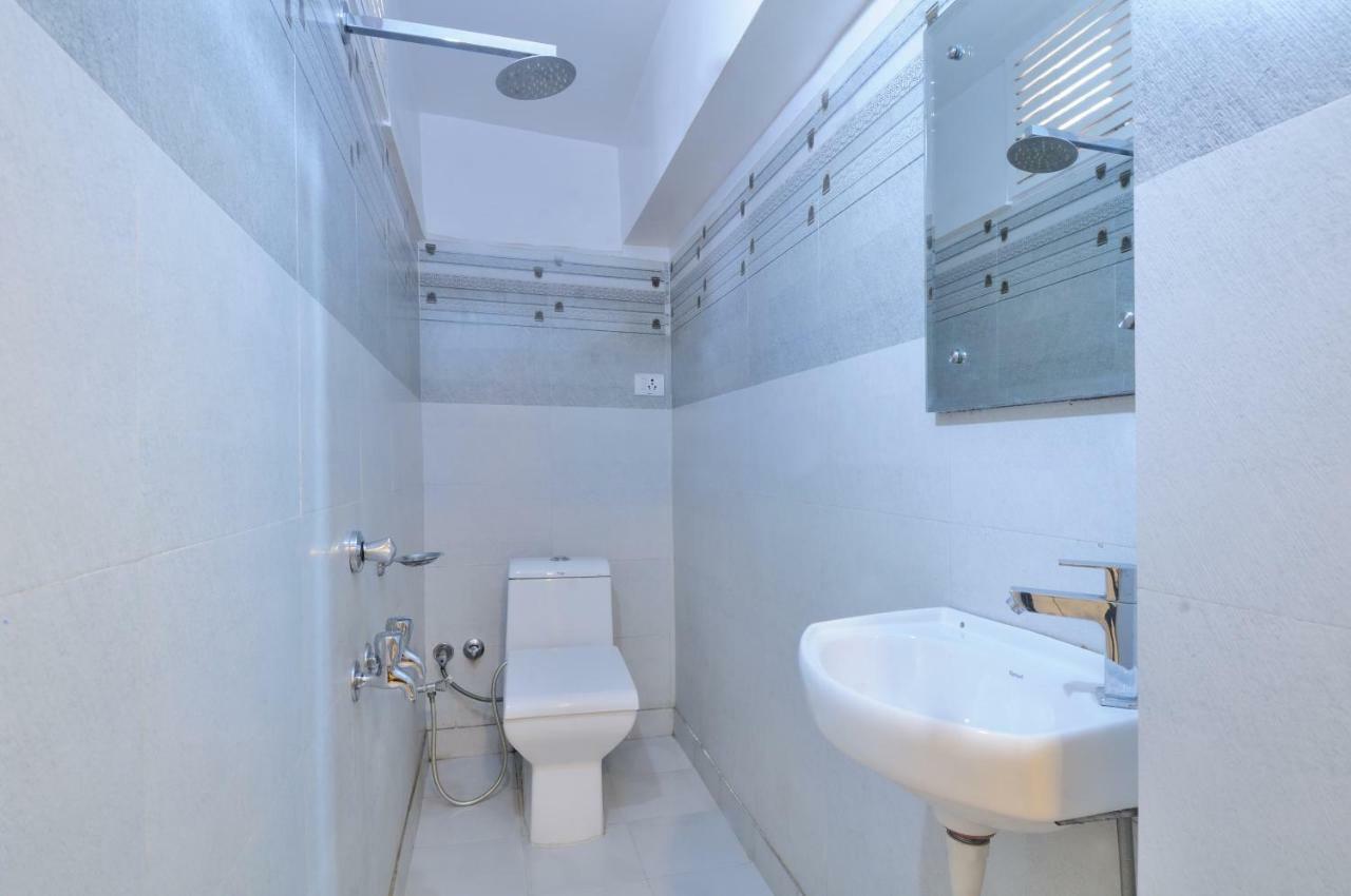 Hotel Lahorimal Deluxe Ню Делхи Екстериор снимка