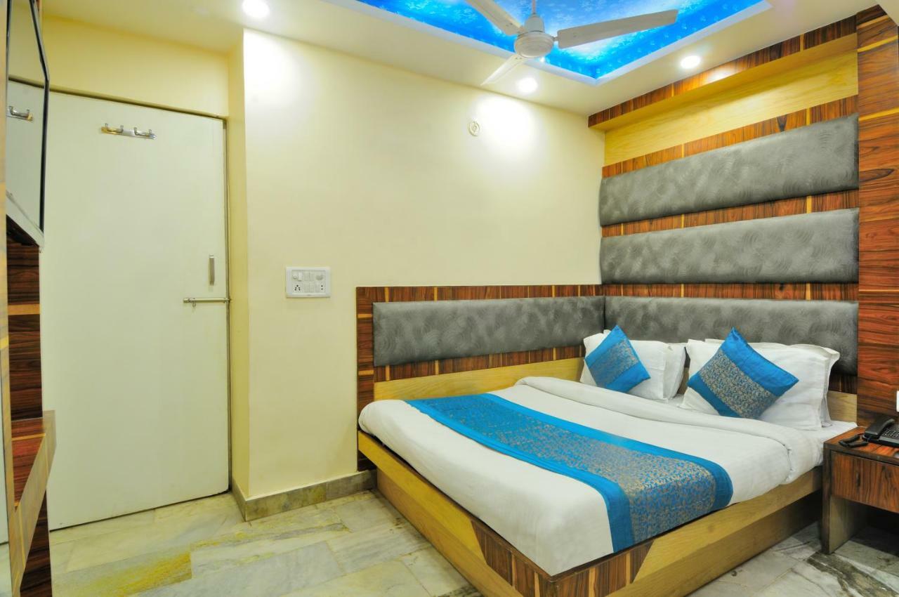 Hotel Lahorimal Deluxe Ню Делхи Екстериор снимка