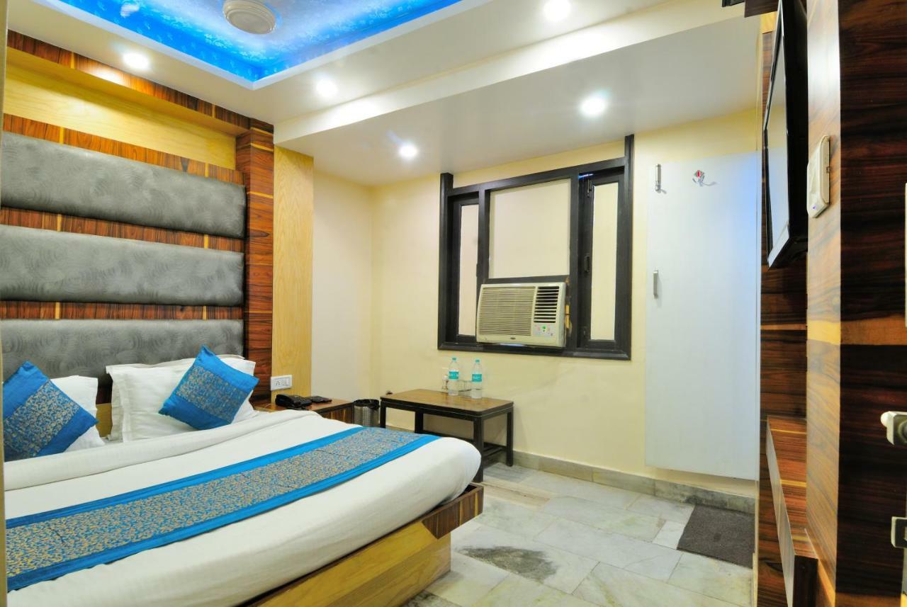 Hotel Lahorimal Deluxe Ню Делхи Екстериор снимка
