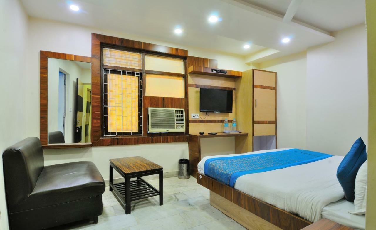 Hotel Lahorimal Deluxe Ню Делхи Екстериор снимка