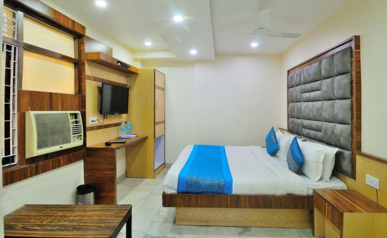 Hotel Lahorimal Deluxe Ню Делхи Екстериор снимка