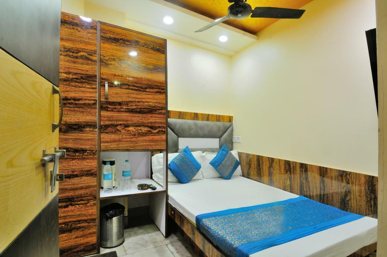Hotel Lahorimal Deluxe Ню Делхи Екстериор снимка