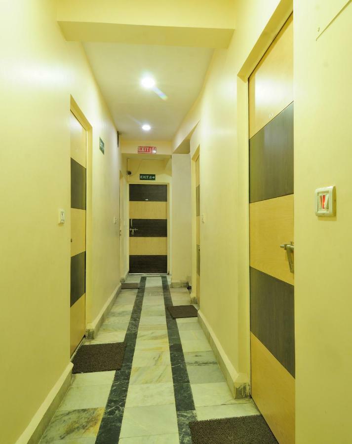 Hotel Lahorimal Deluxe Ню Делхи Екстериор снимка