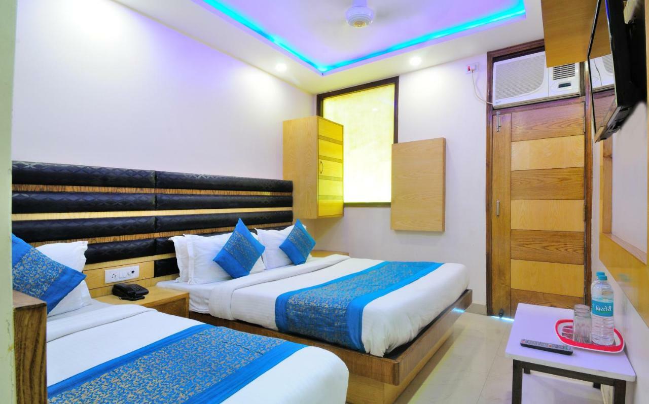 Hotel Lahorimal Deluxe Ню Делхи Екстериор снимка