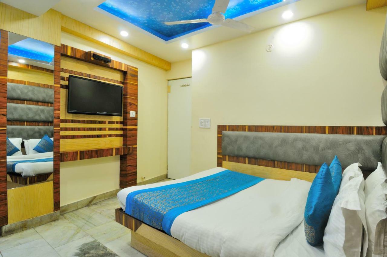 Hotel Lahorimal Deluxe Ню Делхи Екстериор снимка