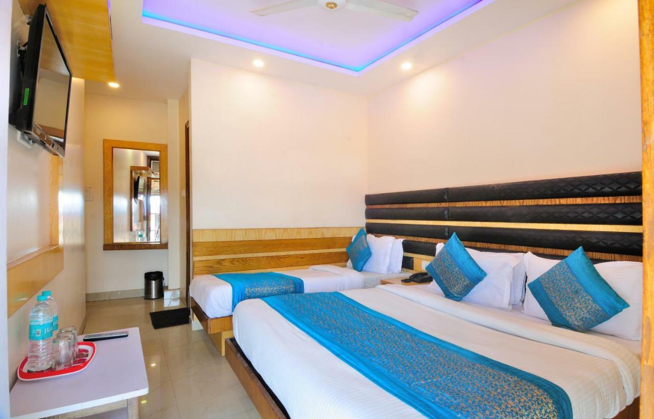 Hotel Lahorimal Deluxe Ню Делхи Екстериор снимка