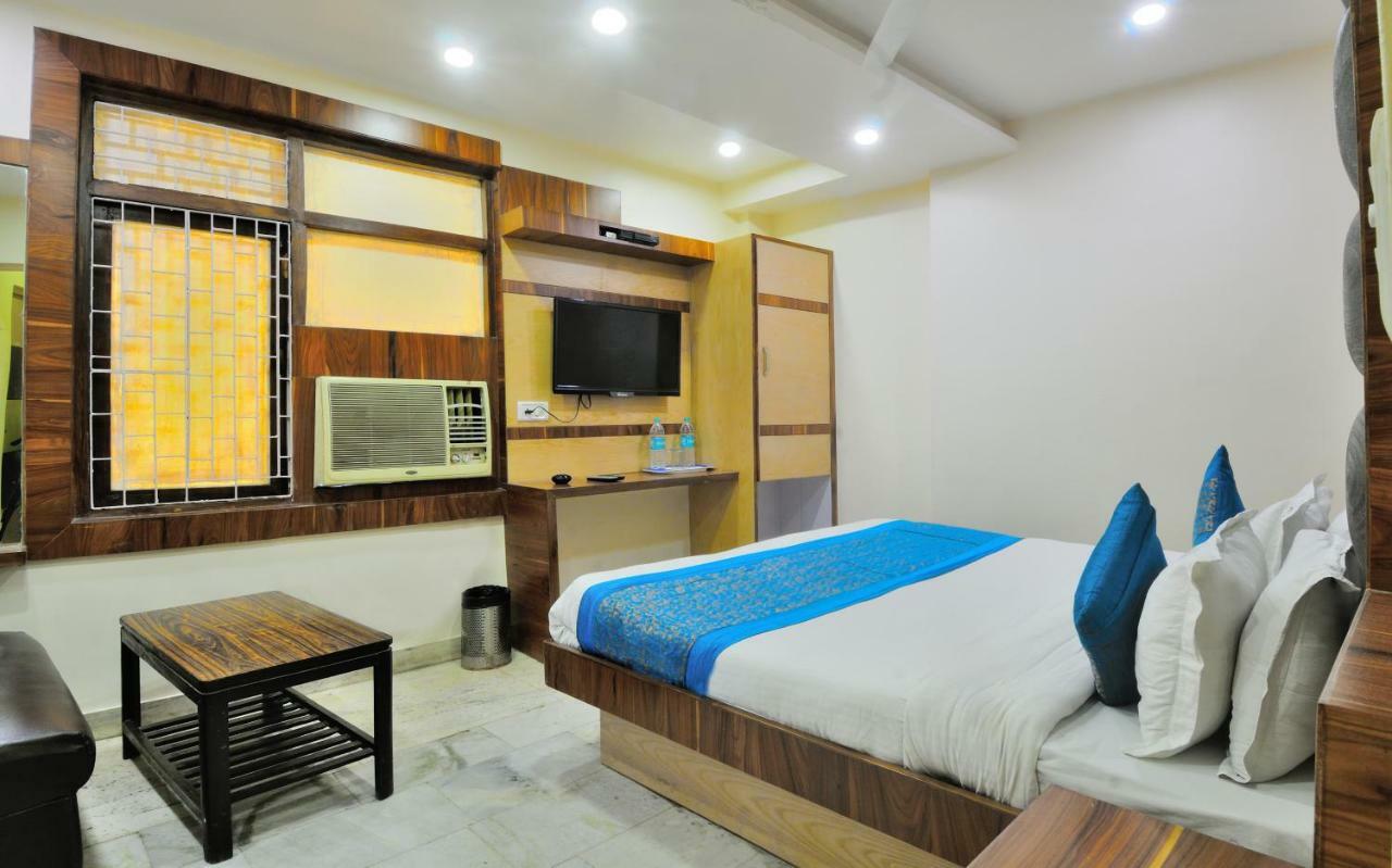 Hotel Lahorimal Deluxe Ню Делхи Екстериор снимка
